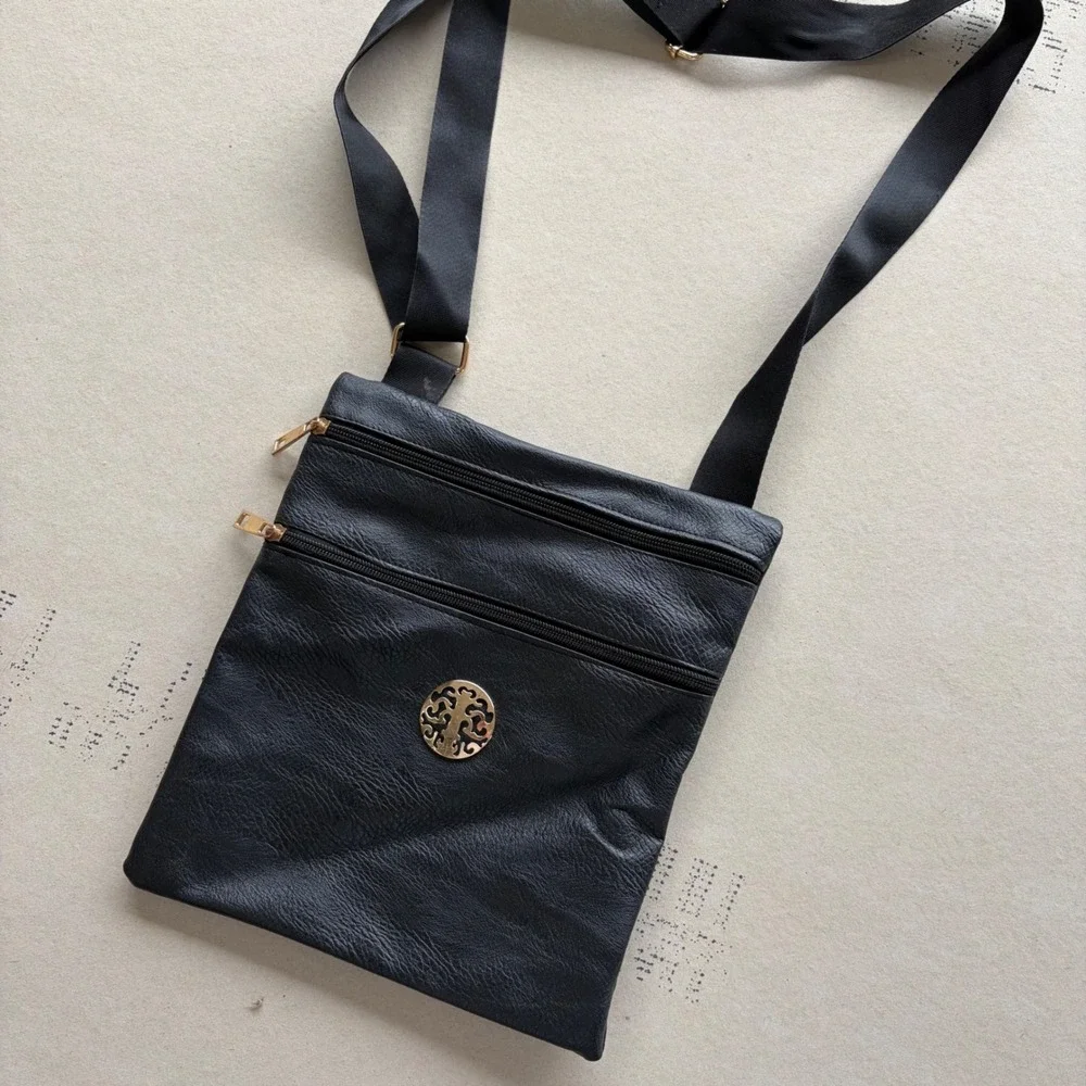 Y2K Unbranded Crossbody Bag Black Faux Leather Gold Hardware Multi-Zip Messenger